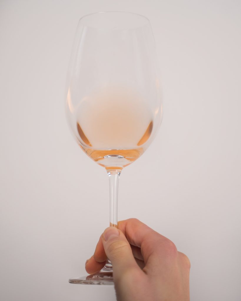 Analisi visiva vino rosato della Cantina Pietro Cassina a Lessona in Alto Piemonte